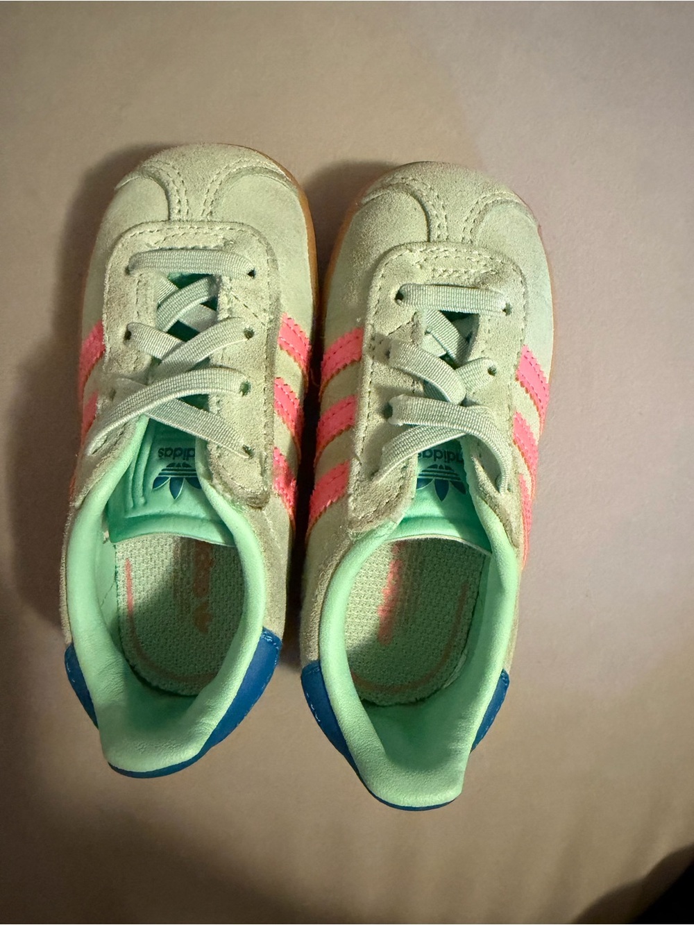 Adidas Gazelle Kids Sneakers in Mint with Pink Stripes size 6 worn few times